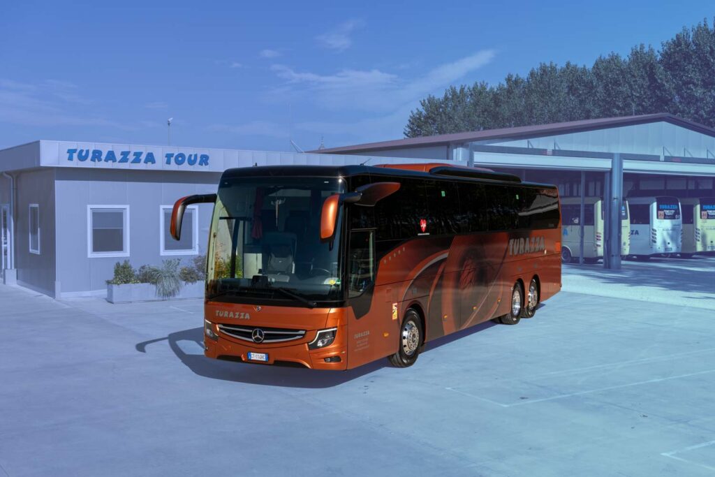 Mercedes Tourismo 1